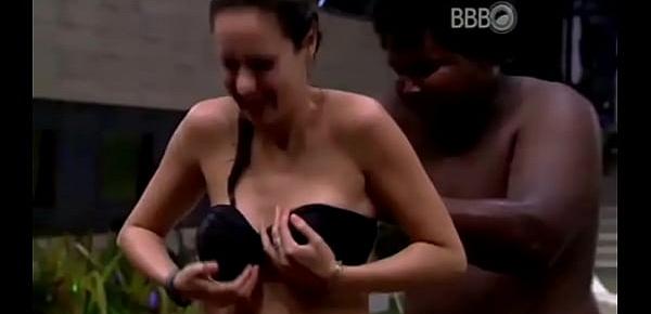  Ana Paula troca de biquini e mostra a buceta BBB16